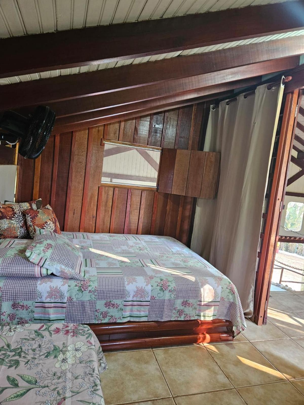 Águas de São Pedro Cabana Hostel Sobrado Ecopark חדר תמונה